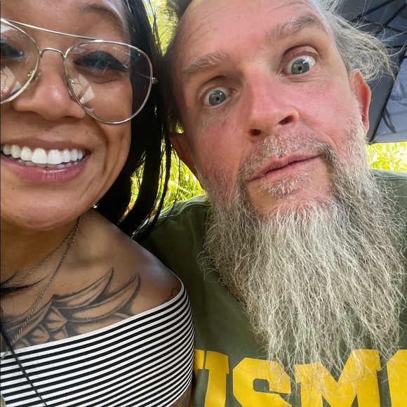 Hi! I’m @YourFaceHere ( shakes hand ) 👋🏽 - Picture 5 of 16